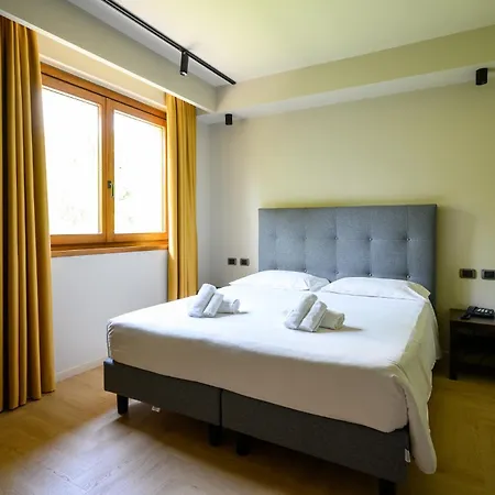 Ristorante San Carlo فندق أرونا