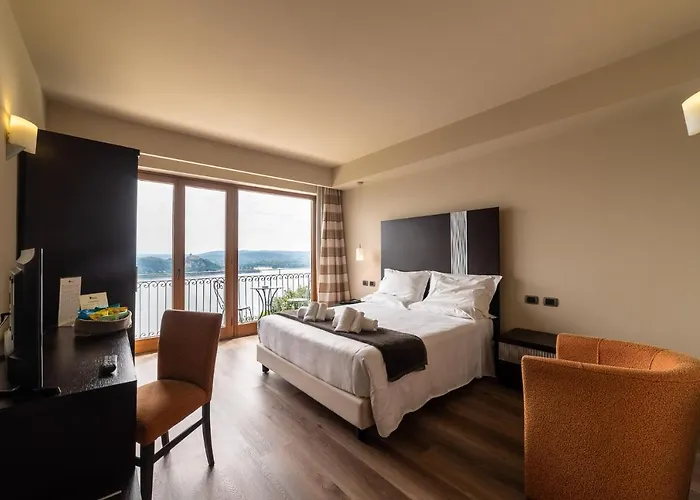 Ristorante San Carlo 호텔 아로나