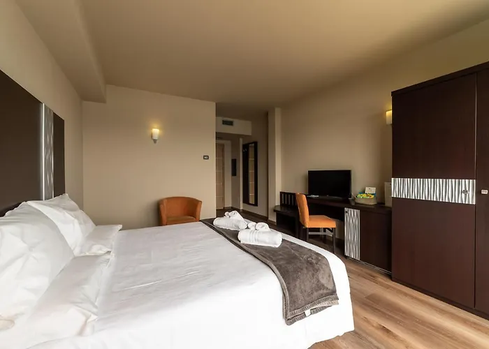 Ristorante San Carlo 호텔 아로나